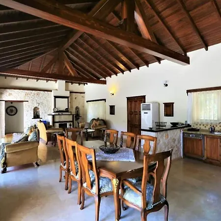 Peaceful With Jacuzzi And Private Pool In Willa